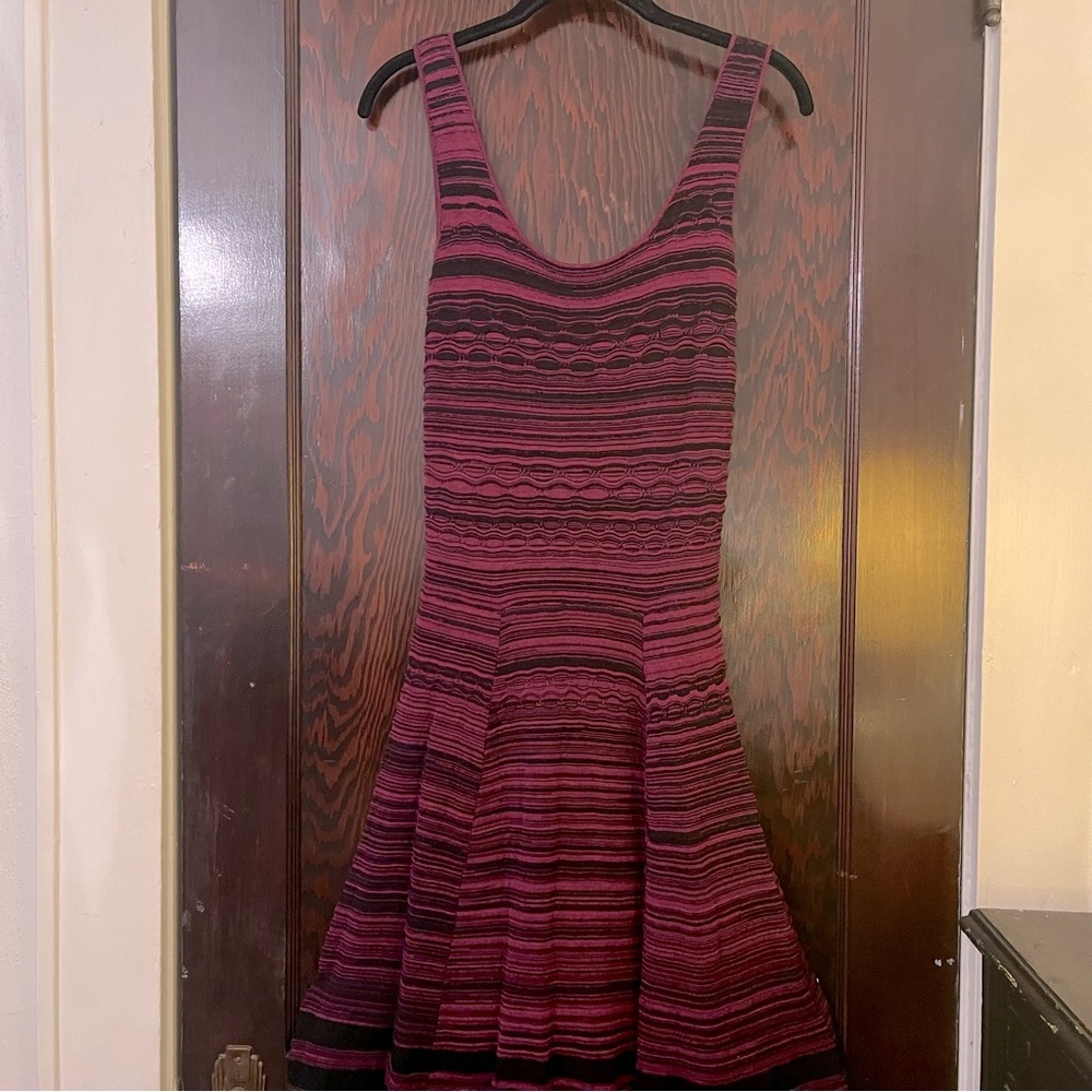Jessica Simpson a-line burgundy black sleeveless knit dress. Medium.
